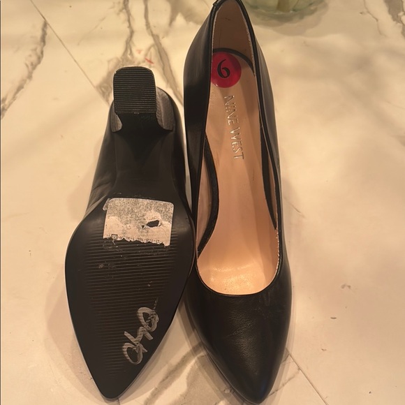 🖤 Classic Nine West Black Leather Pumps - Picture 4 of 8